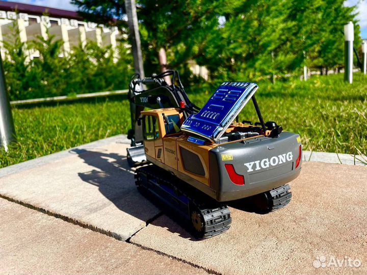 Экскаватор игрушка на пульте управления