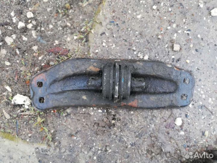 Подушка кпп Мерседес W210