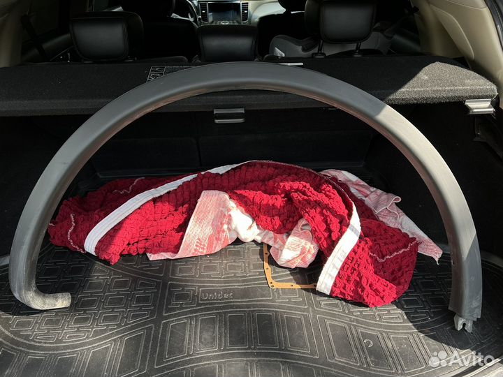 Расширитель арки крыла задний правый QX70