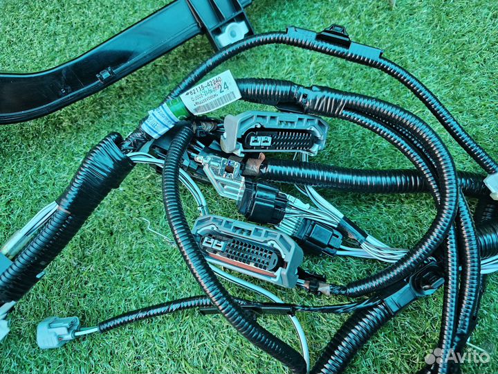 Электроприводка моторного отсека Toyota Rav4