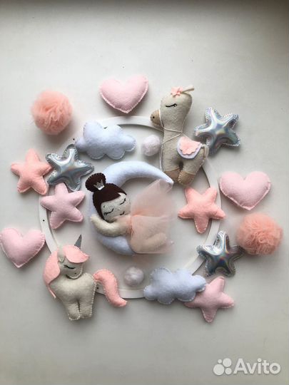 Мобиль на кроватку из фетра