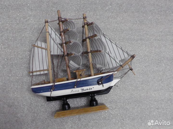 Модель парусника сувенир
