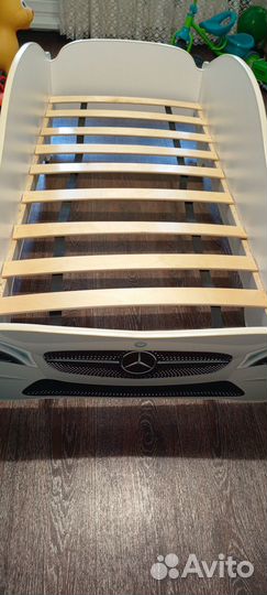 Детская кровать машина с матрасом бу