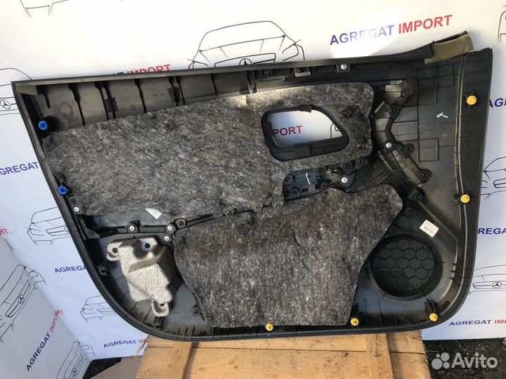 Обшивка передней правой двери Kia Rio 3