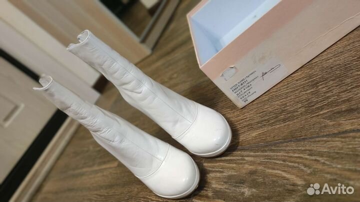 Сапожки белые 39