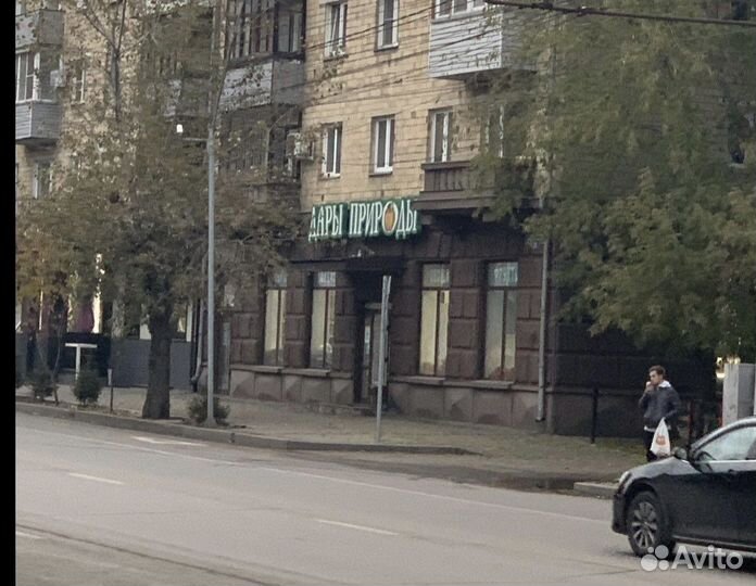 Продавец гастроном (сыр колбаса )