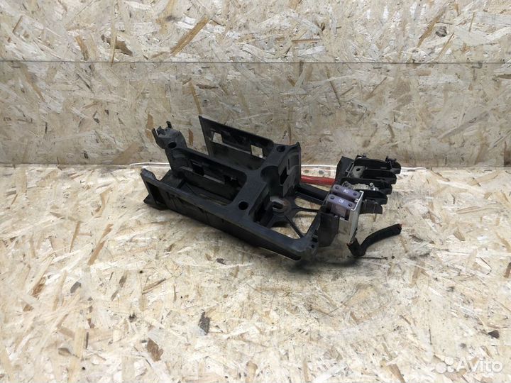 Корпус блока предохранителей Opel Astra