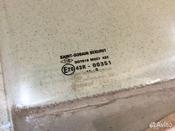 Стекло двери задней Рено Сандеро 2009-2014