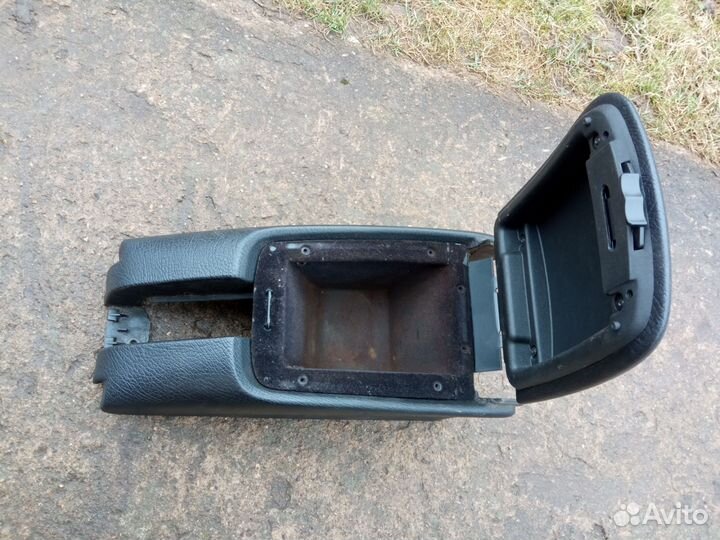 Подлокотник на опель омега б