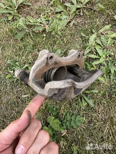 Суппорт передний левый nissan AD