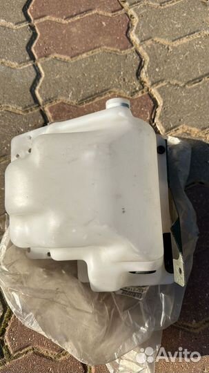 Бачок омывателя лобового стекла Nissan Maxima A33