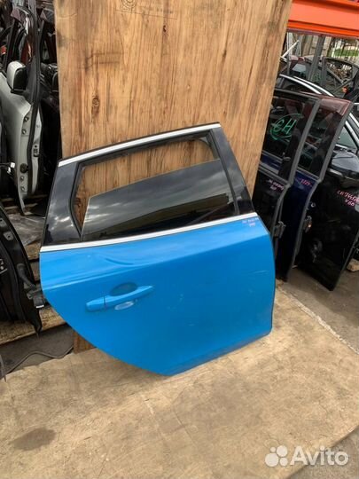 Правая задняя дверь Вольво V40 2 поколение дефект