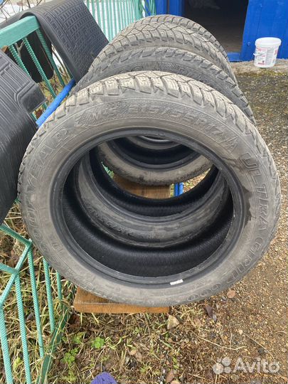 Goodyear UltraGrip 215/55 R17 98T