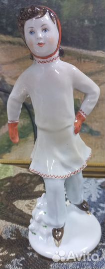 Фарфоровые статуэтка 