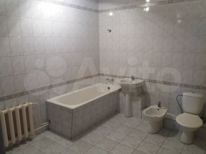 Коттедж 258 м² на участке 8 сот.