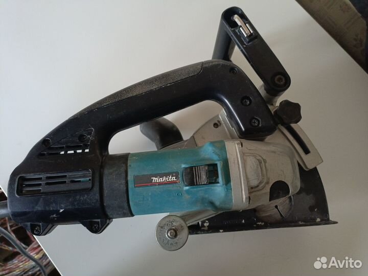 Штроборез SG1250 Макита, Япония