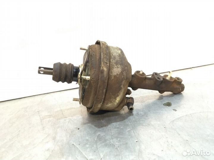 Главный тормозной цилиндр и вакуумный усилитель в