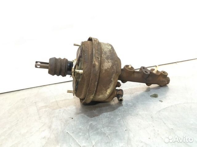 Главный тормозной цилиндр и вакуумный усилитель в