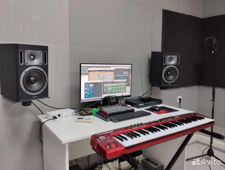 Студия звукозаписи, запись песни, песня подарок