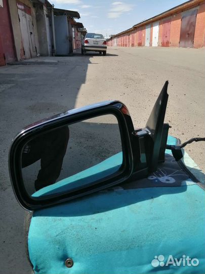 Боковое зеркало