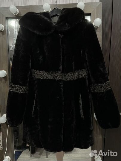 Продается шуба мутоновая (каракуль,норка)