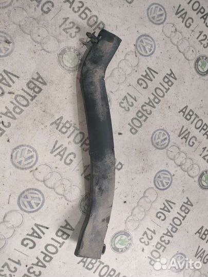 Канал для кабеля Audi A4 B8