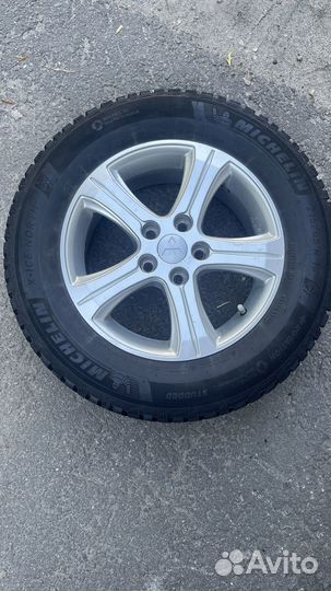 Michelin X-Ice North 4 215/65 R16