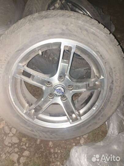 R16 Yokohama Ice Guard Stud IG55 215/55, PCD 5x108 DIA 63.3