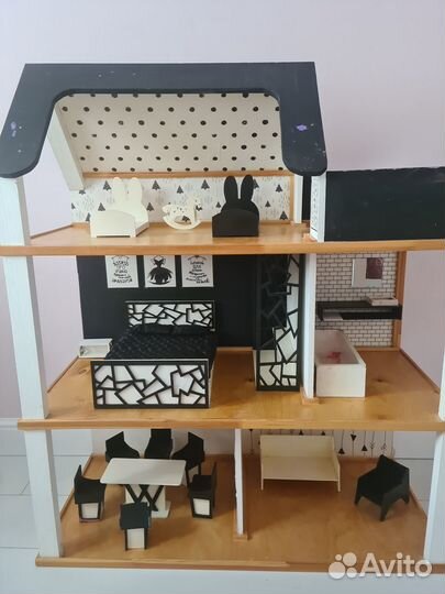 Продаю кукольный дом