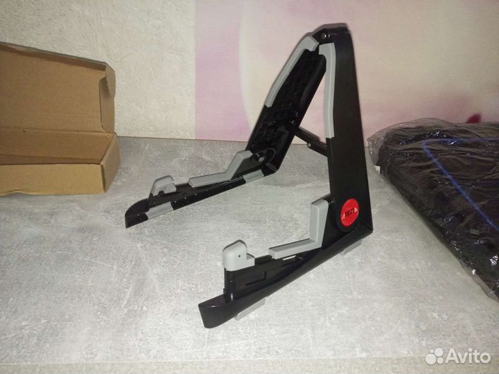 Подставка для гитары