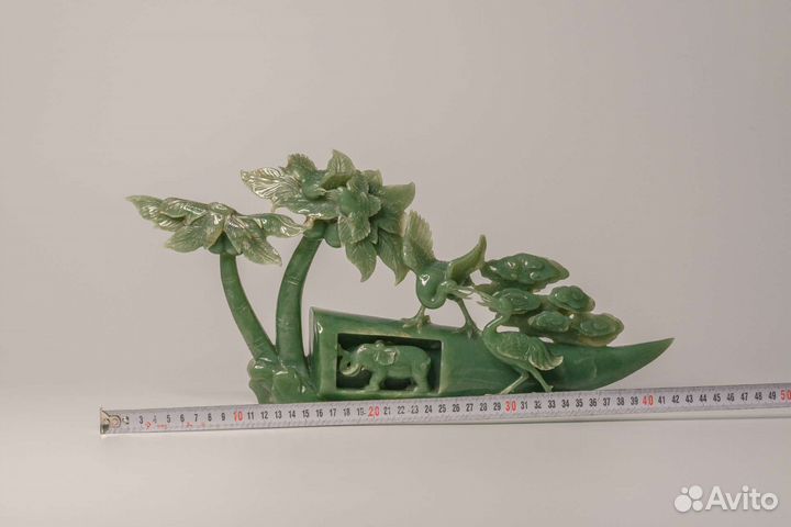 Нефритовая статуэтка