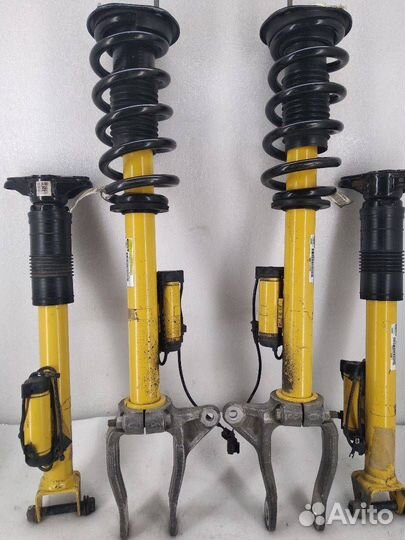 Амортизатор передний левый Jeep Grand Cherokee