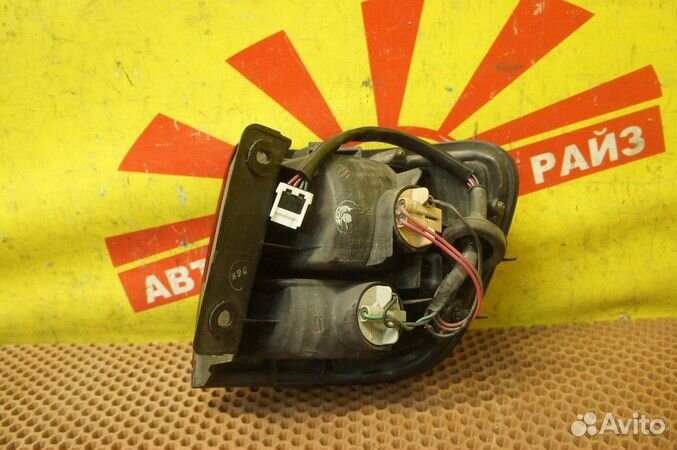 Фонарь Nissan Avenir