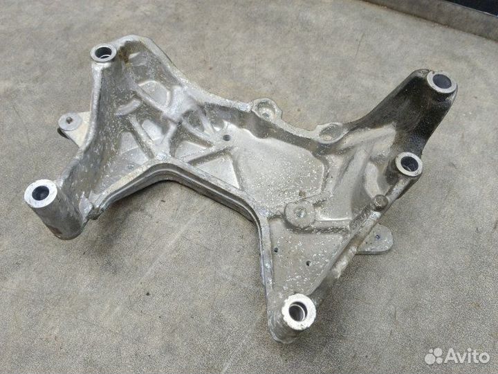 Кронштейн опоры двигателя правый Nissan Teana L33