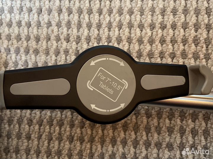 Держатель для планшета в машину