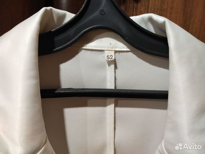 Костюм атласный с юбкой