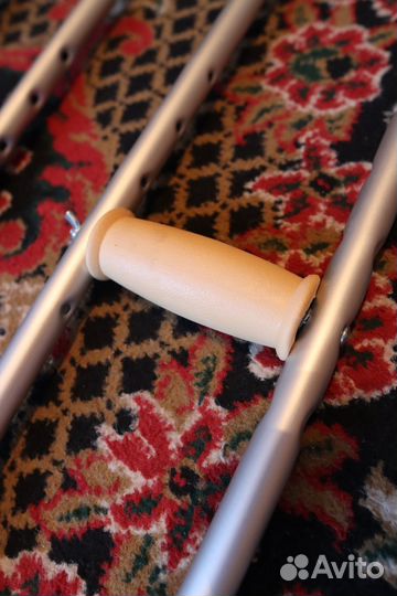 Костыли с регулятором высоты