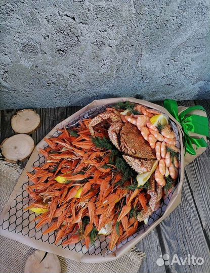 Съедобный букет из крабов, раков, креветок