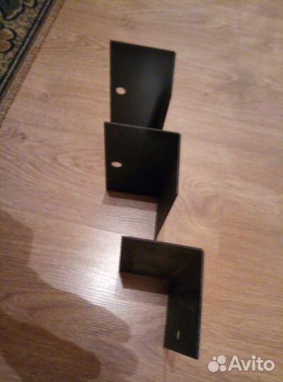 Уголок металлический дя креплении