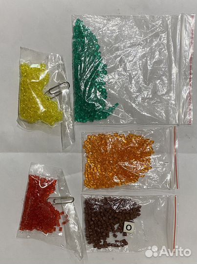 Отдам стеклярус для рукоделия (остатки, 5 цветов)