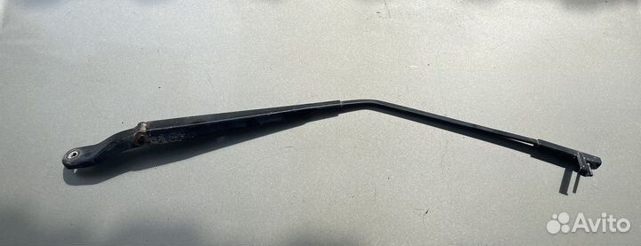 Поводок переднего дворника правый Mazda 3 bk