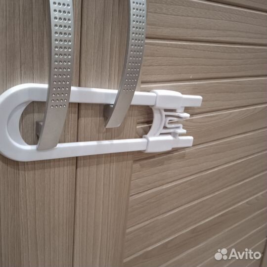 Детский замок блокиратор на двери