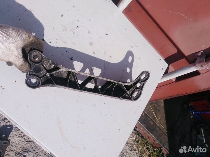 Бмв е34 М30 траверса МКПП, вертолёт