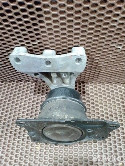 Опора подушка двигателя передняя правая Volkswagen