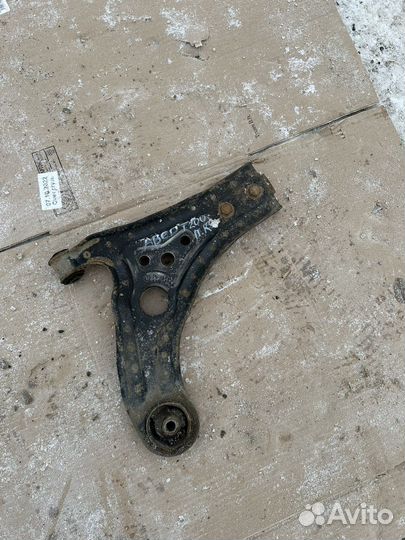 Передний правый рычаг Chevrolet Aveo T200