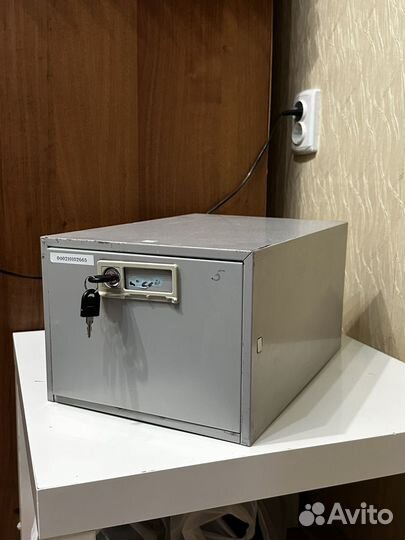 Сейф с ключем бу