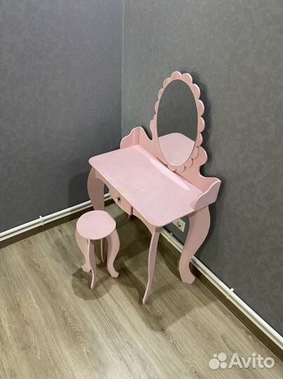 Туалетный столик для девочки розовый сизеркалом