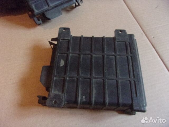 VW / Audi 86-91г., блок управления эбу 811906264A