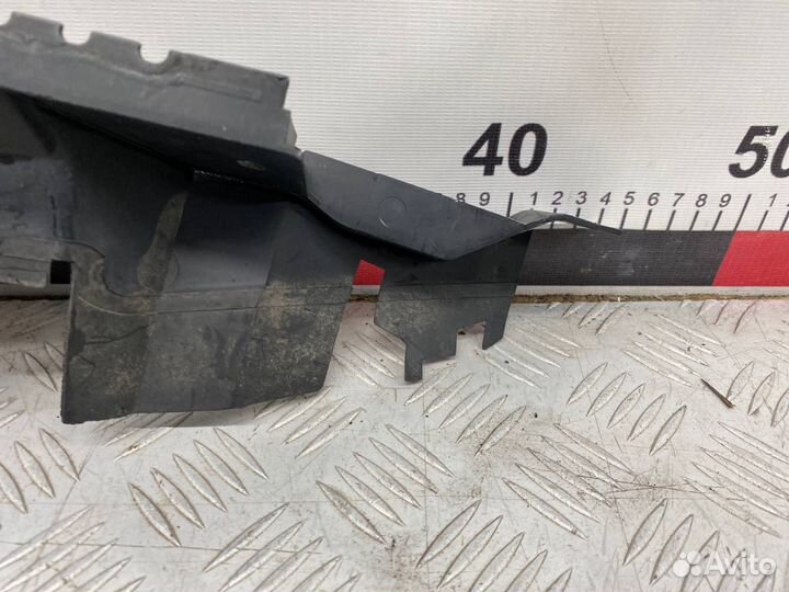 Б/У Дефлектор радиатора Volkswagen Passat 3B5 +