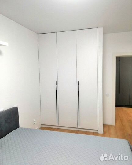 Встроенный распашной шкаф